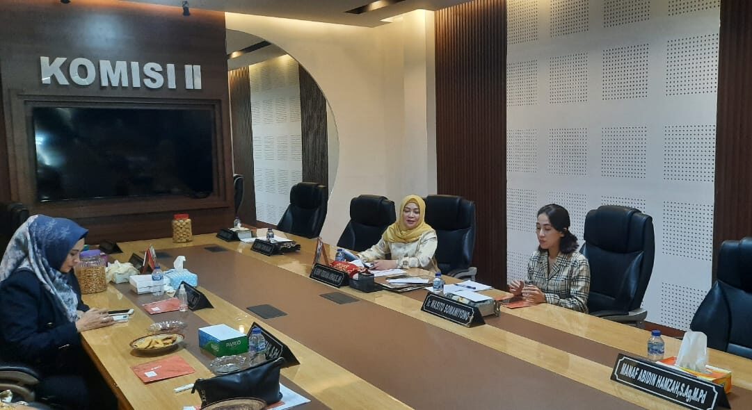 Komisi II DPRD Gorontalo Mediasi Konflik Lelang Mobil antara Konsumen dan PT. Sinarmas