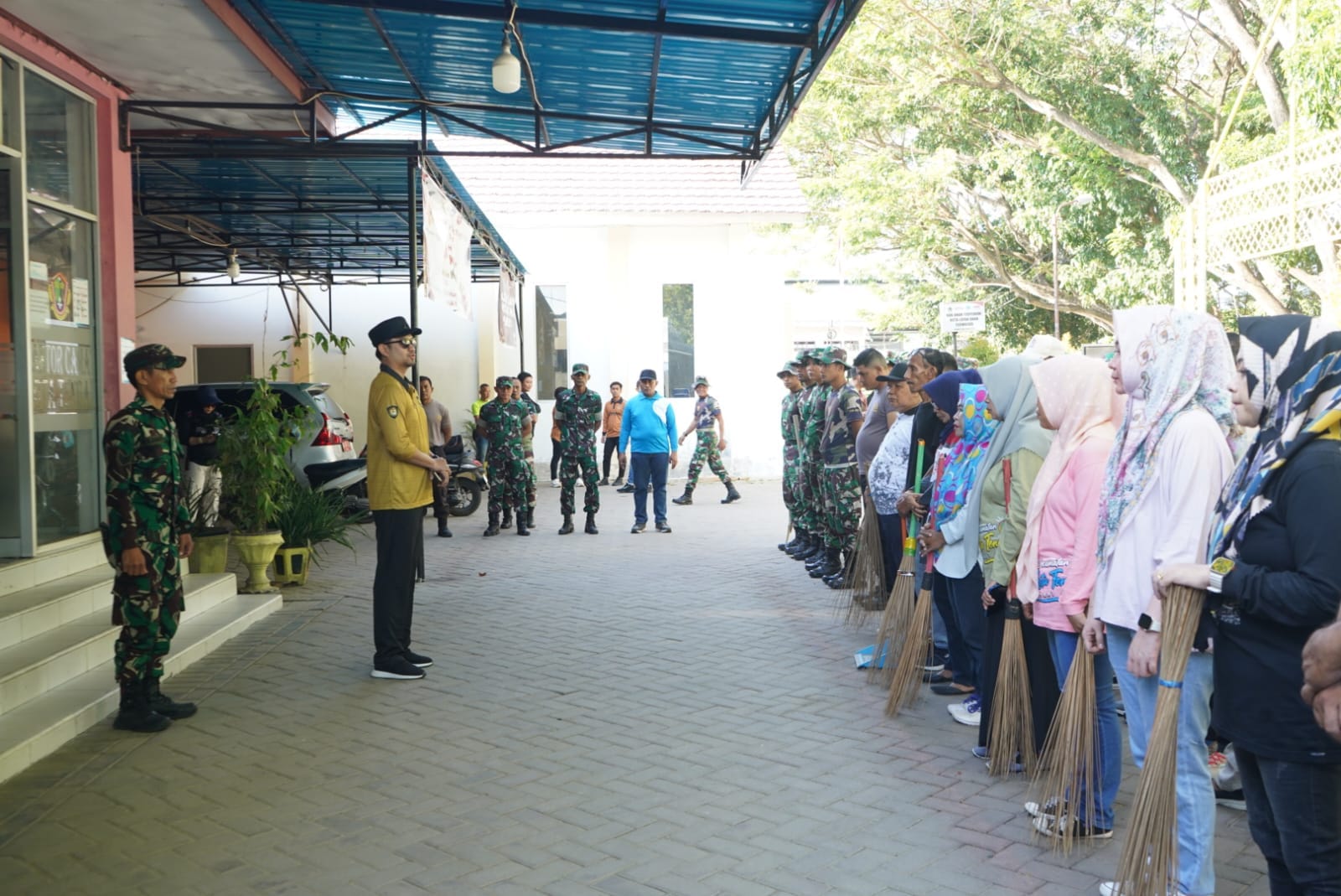 Ryan F. Kono Pimpin Bersih Bersih Lingkungan Di Kawasan Kalimantan – Madura
