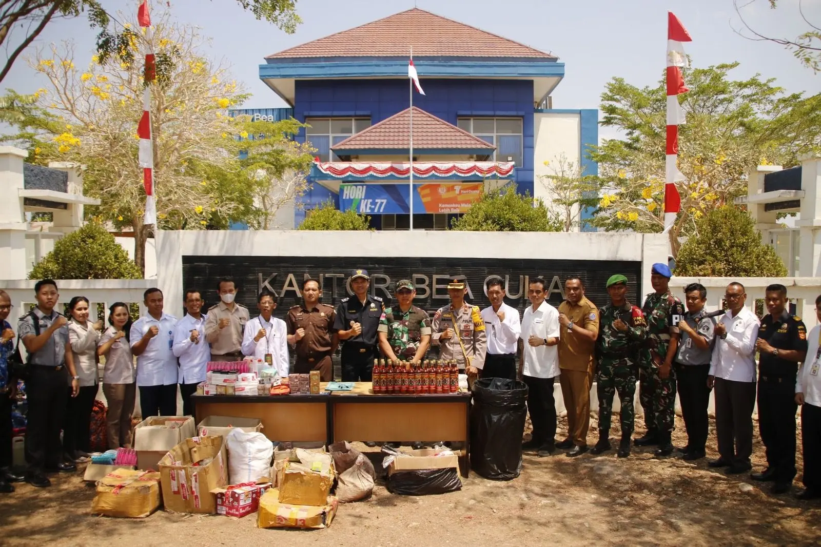Jalankan Tugas Community Protector, 2 Kantor Bea Cukai Musnahkan Barang Ilegal