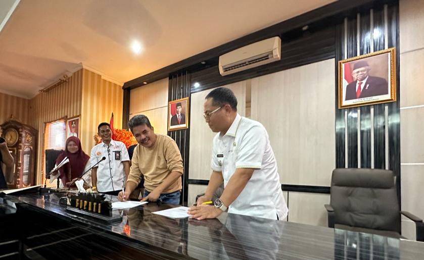 Air Mata Warga Di Penghujung Masa Jabatan Bupati