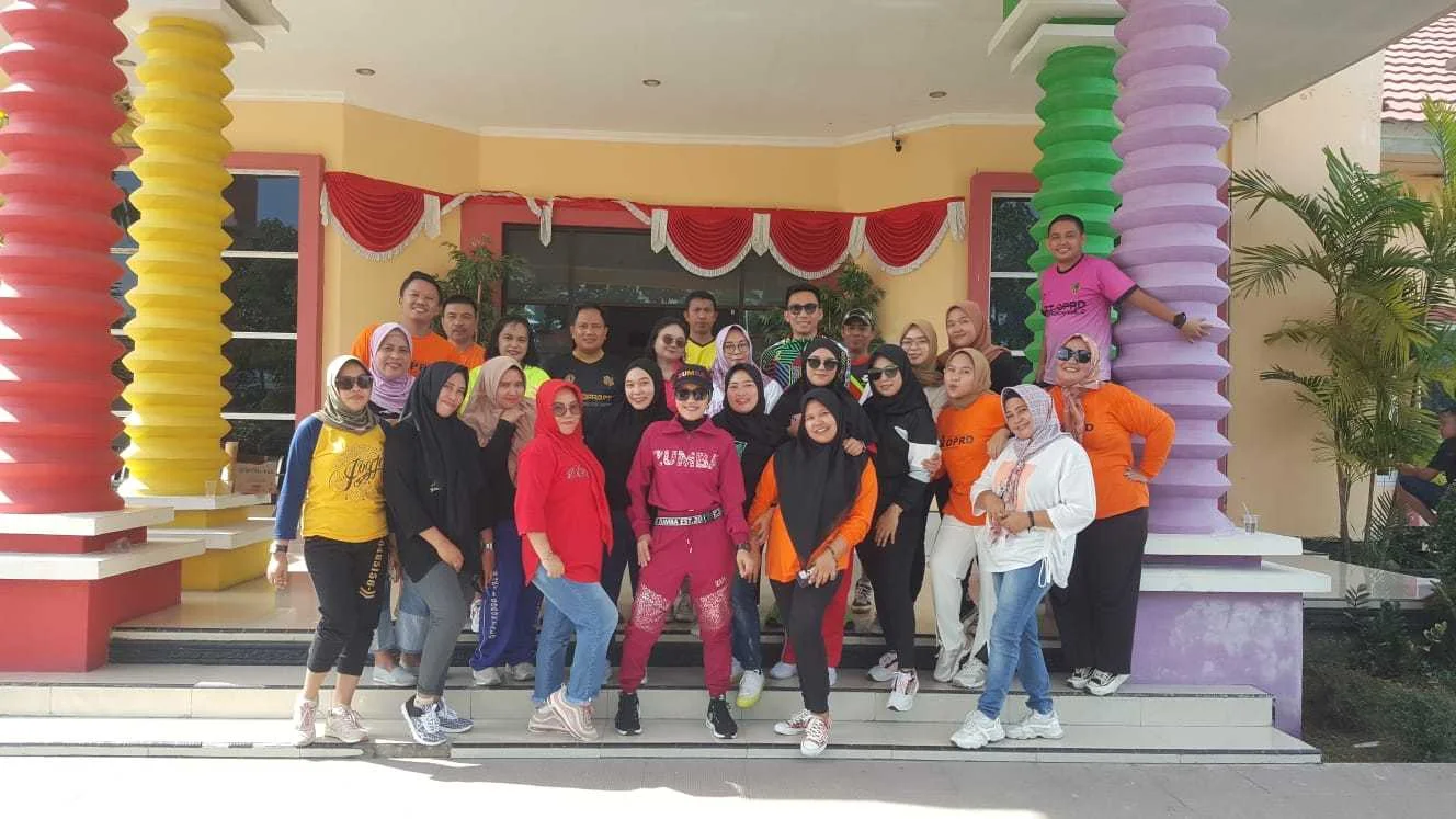 Jumat Sehat Sekwan Dekot Gelar Senam Zumba Bersama Staf
