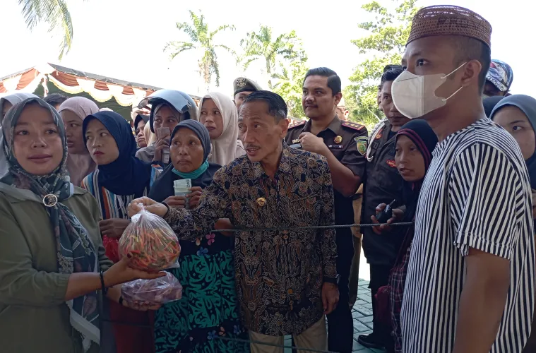 Hadiri pasar murah, Bupati Nelson harap inflasi bisa turun