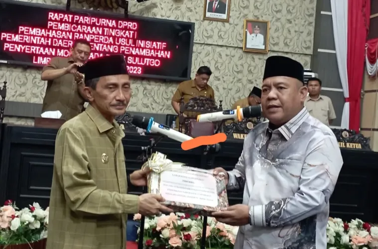 PEMDA GORONTALO GELAR PARIPURNA TINGKAT I TENTANG PENYERTAAN MODAL KEPADA BANK SULUTGO