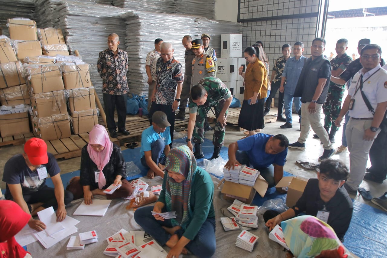 Bupati Asahan dan Forkopimda Tinjau Gudang Logistik Pemilu 2024 KPU Kabupaten Asahan