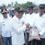 Bupati Asahan Dampingi Pj Gubernur Sumatera Utara Tanam Cabai di Desa Serdang