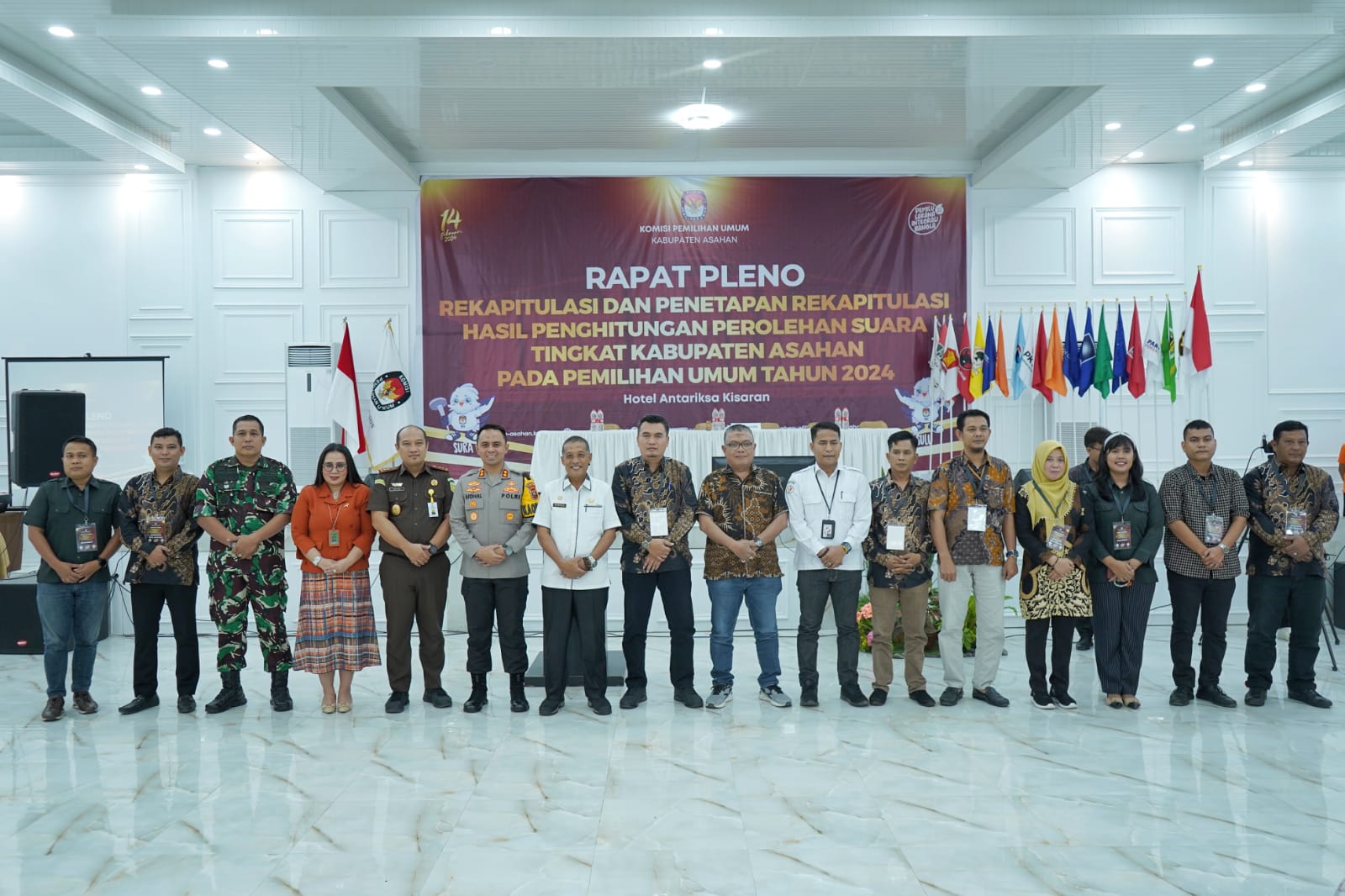 Asisten Pemerintahan dan Kesejahteraan Rakyat Ikuti Pleno Terbuka Rekapitulasi Hasil Perhitungan Suara