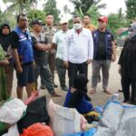 Penjagub Gorontalo Tinjau Korban Banjir di Tolinggula