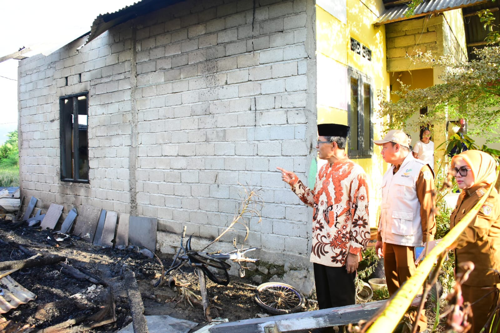 Serahkan Bantuan untuk Korban Kebakaran, Pesan Sekda untuk Warga