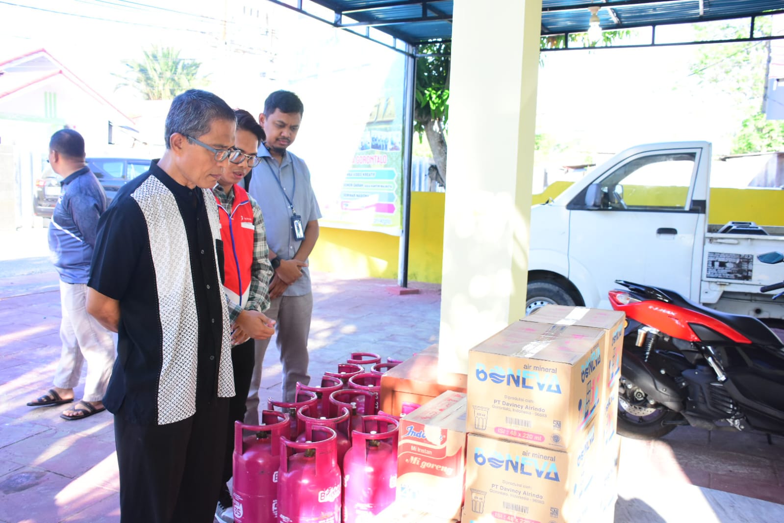 KORPRI Kota Gorontalo Terima Titipan Bantuan For Korban Banjir Tolinggula