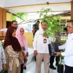 Kendalikan Inflasi, Pemkot Terus Salurkan Bantuan Bibit Cabe