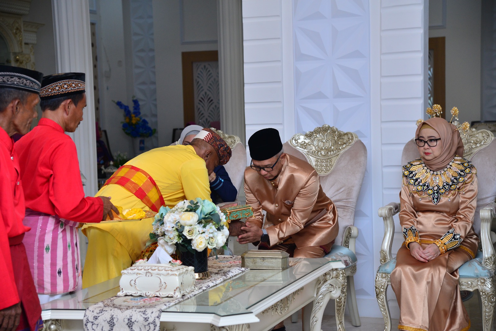 Pemda Bone Bolango Sambut Penjagub Rudy Dengan Adat Mopotilolo