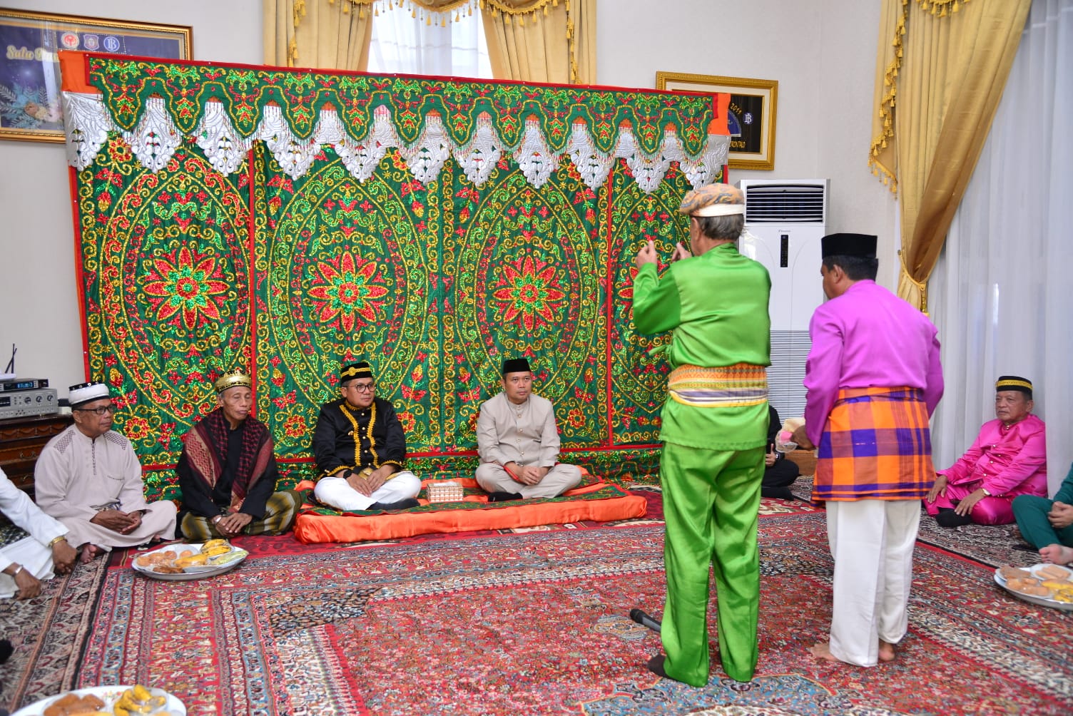 Akhiri Jabatan Penjabat Gubernur, Ismail Pakaya Jalani Adat Modepito