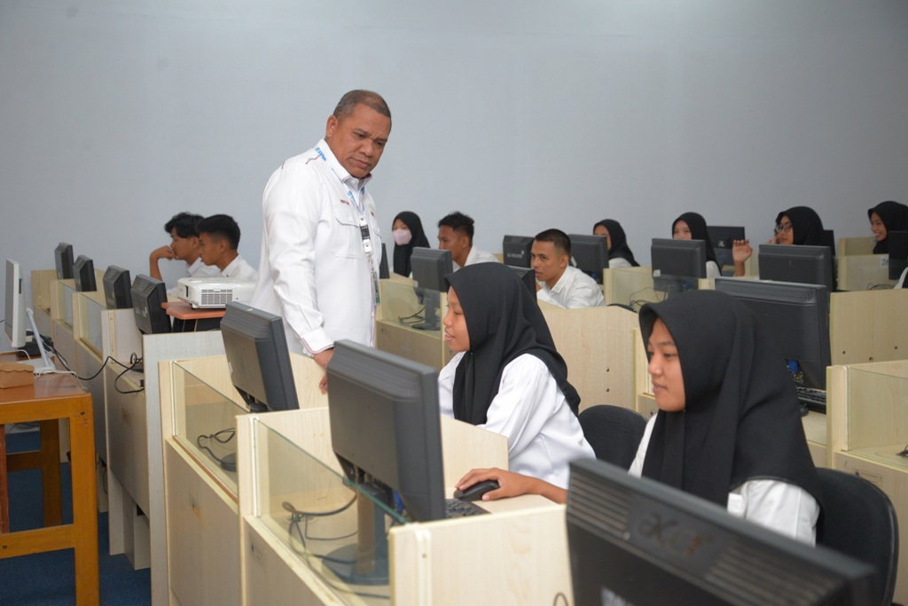 Pantau Pelaksanaan UTBK, Rektor: Ujian Berjalan Dengan Lancar