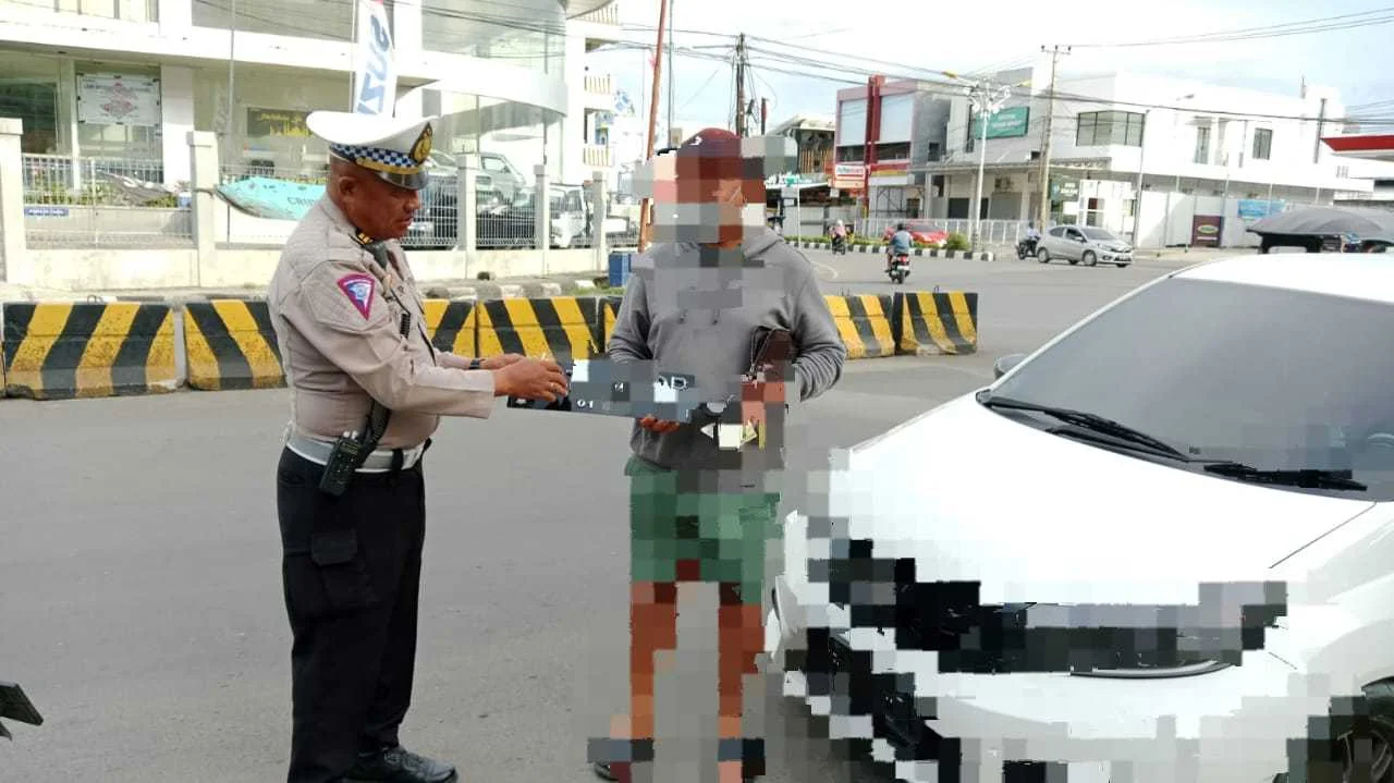 Satlantas Polresta Gorontalo Kota Tindaki Penggunaan TNKB Tidak Sesuai Spektek