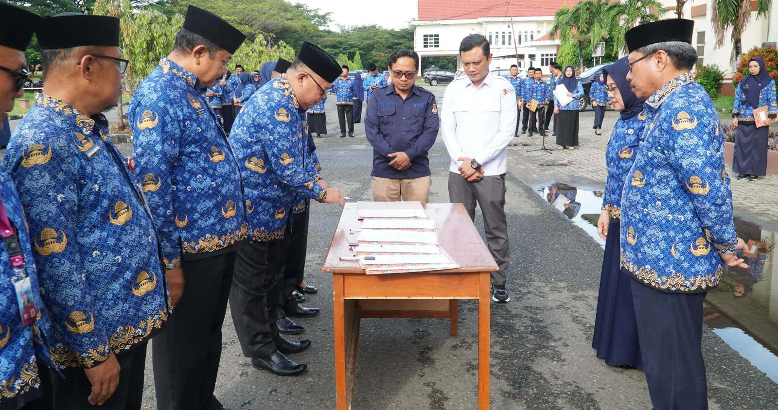 Hadir di Apel Korpri, Ketua KPU Gorut Ajak ASN Jaga Netralitas di Pilkada Hadir di Apel Korpri, Ketua KPU Gorut Ajak ASN Jaga Netralitas di Pilkada