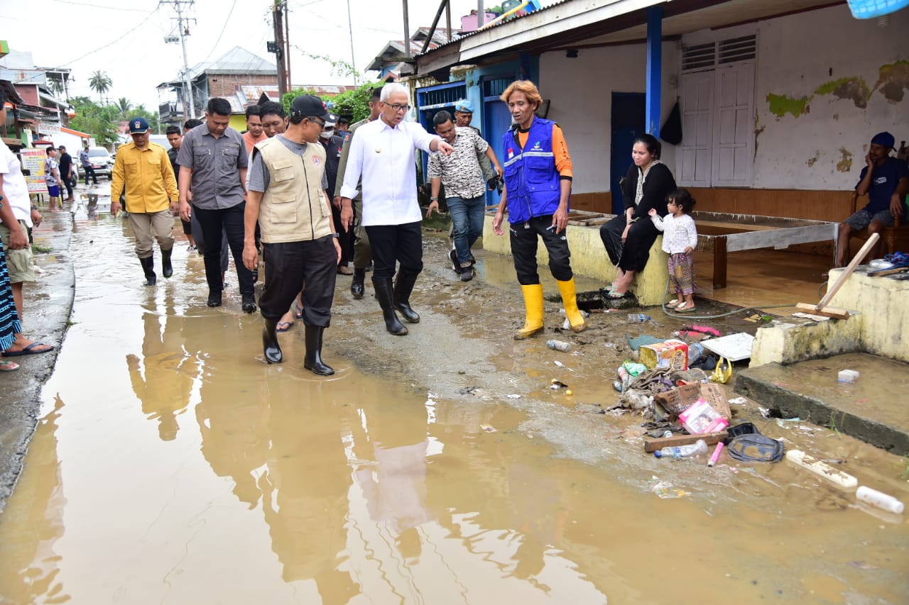 Korban Banjir di Kelurahan Bugis Dikunjungi Pj. Gubernur