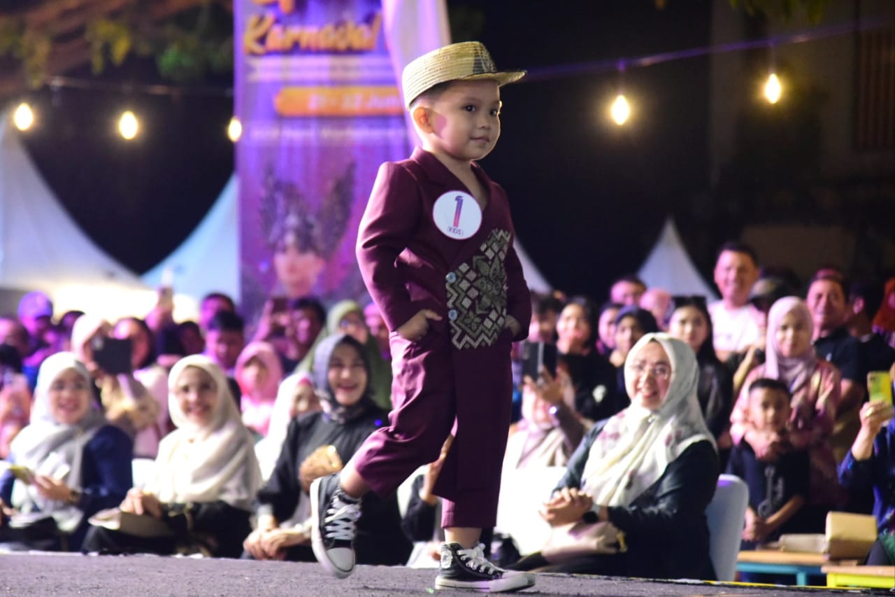Fashion Show Karawo Kids & Teens Ramai Disaksikan Masyarakat
