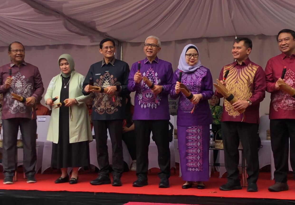 Tingkatkan Nilai Seni Karawo, Menparekraf Janji Latih Perajin