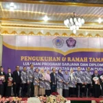 Dekan Nonny Basalama Kukuhkan Mahasiswa FSB