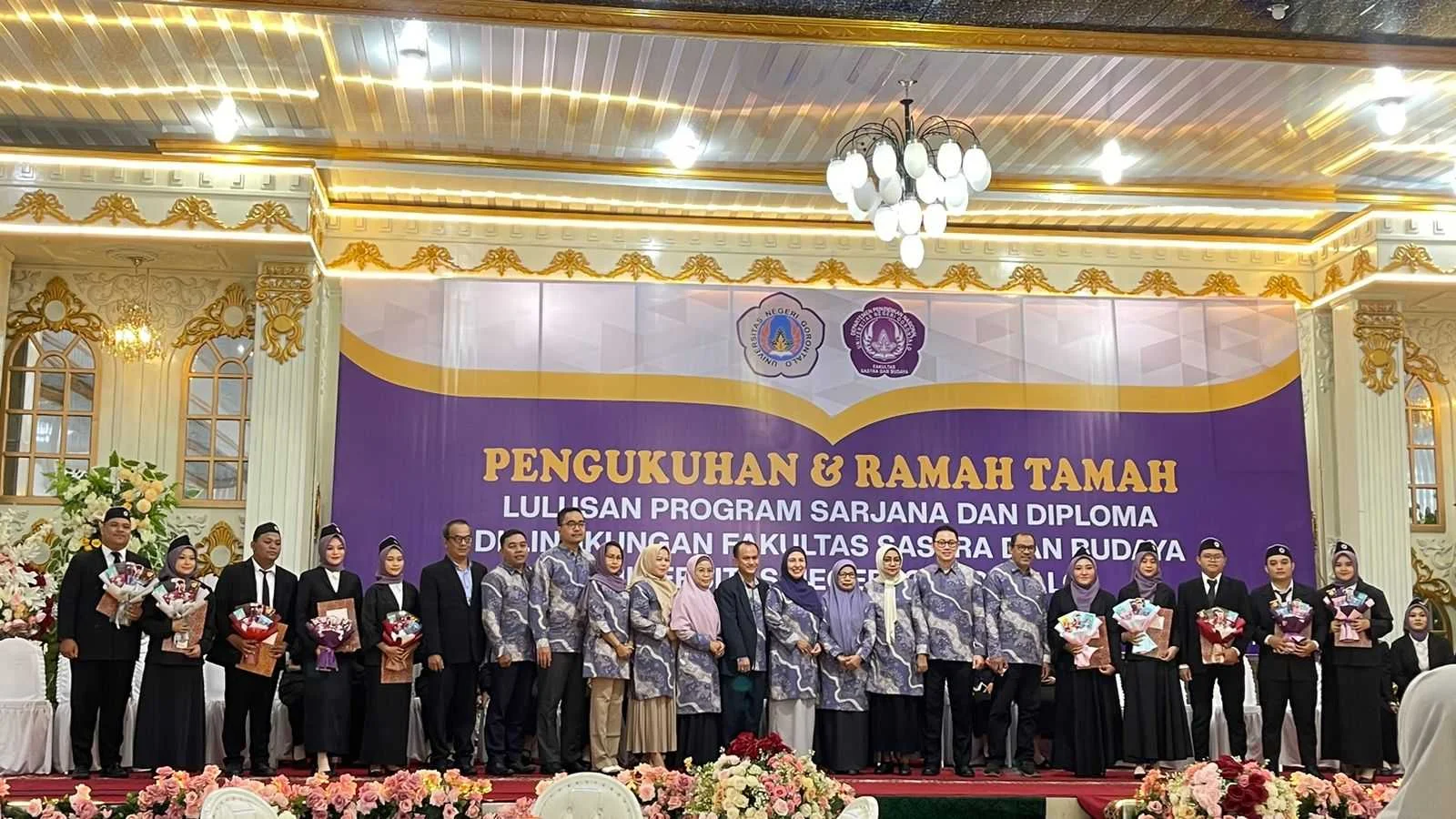 Dekan Nonny Basalama Kukuhkan Mahasiswa FSB