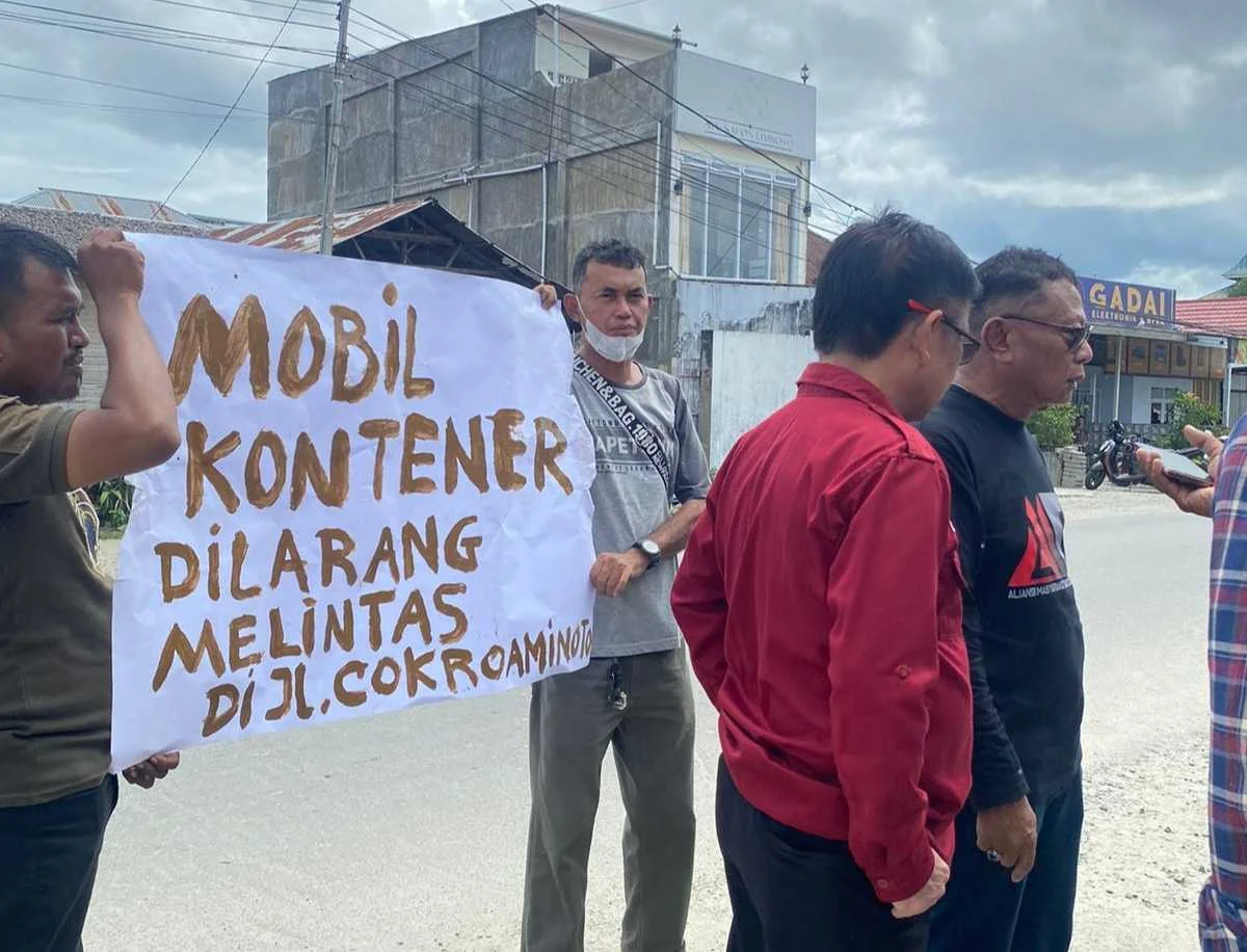 Proyek Tanggidaa Tak Kunjung Selesai, Warga Protes, Kontainer Dilarang Melintas