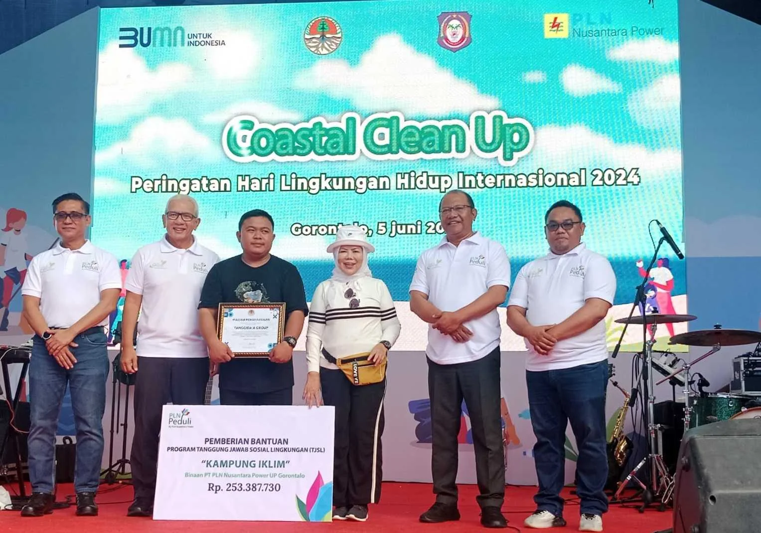 PLN Nusantara Power Serahkan Bantuan TJSL ke Tanggidaa Grup