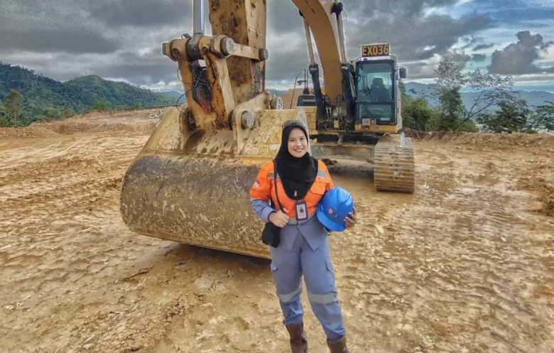 Felni Ruiba, Operator Excavator Perempuan Pertama di Pani Gold Project