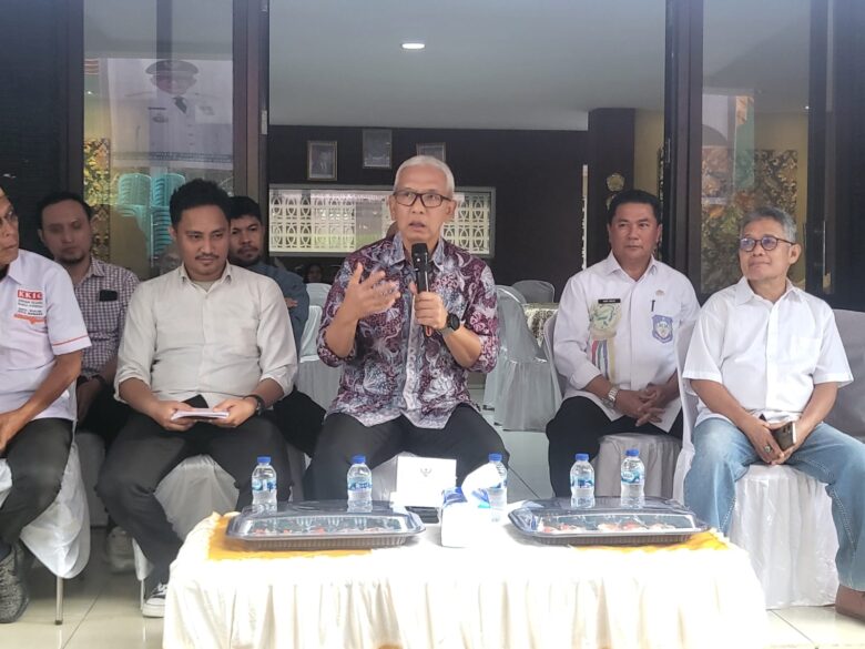 Temui Mahasiswa Gorontalo di Manado, Pj Gubernur Beri Motivasi