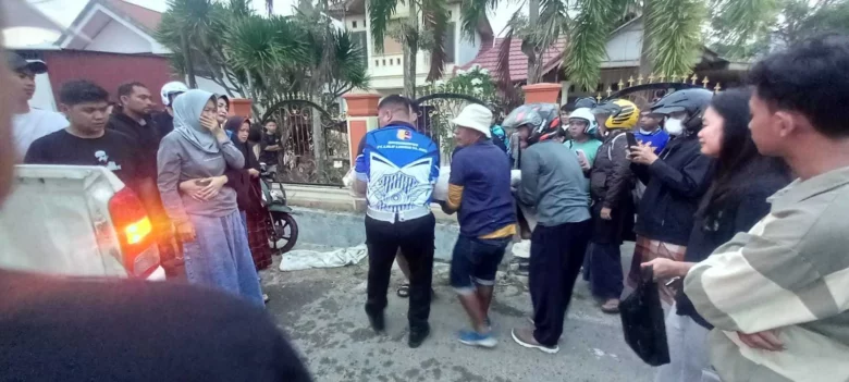 Dua Orang Meninggal Dunia Usai Tabrak Pembatas Beton Dua Orang Meninggal Dunia Usai Tabrak Pembatas Beton