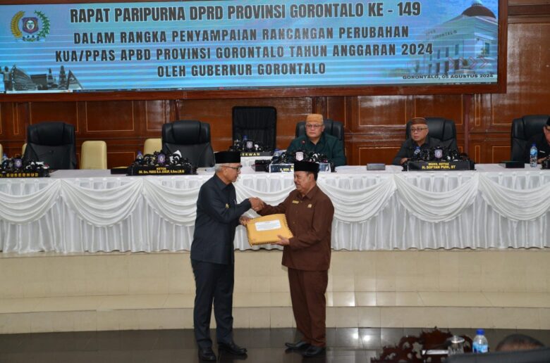 Pj Gubernur Gorontalo Serahkan Dokumen KUA-PPAS APBD Perubahan ke DPRD